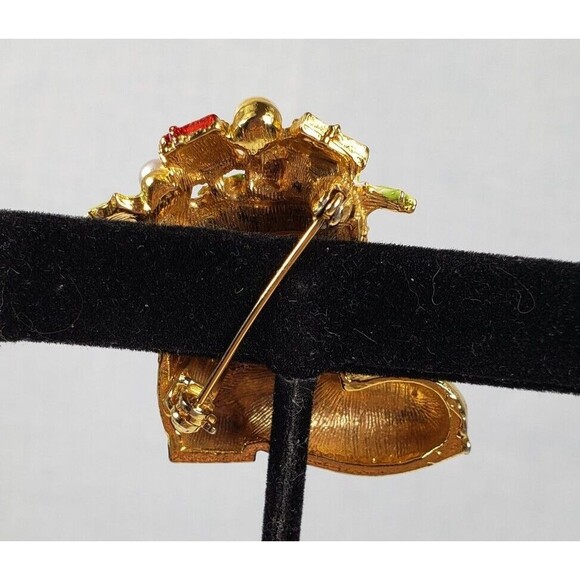 Vintage 1960's Signed ART Gold Tone Santa Boot Enamel Presents Mistletoe Brooch - Picture 7 of 12